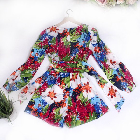 Medium Flower print V Neck Romper open back with belt - Picture 3 of 8